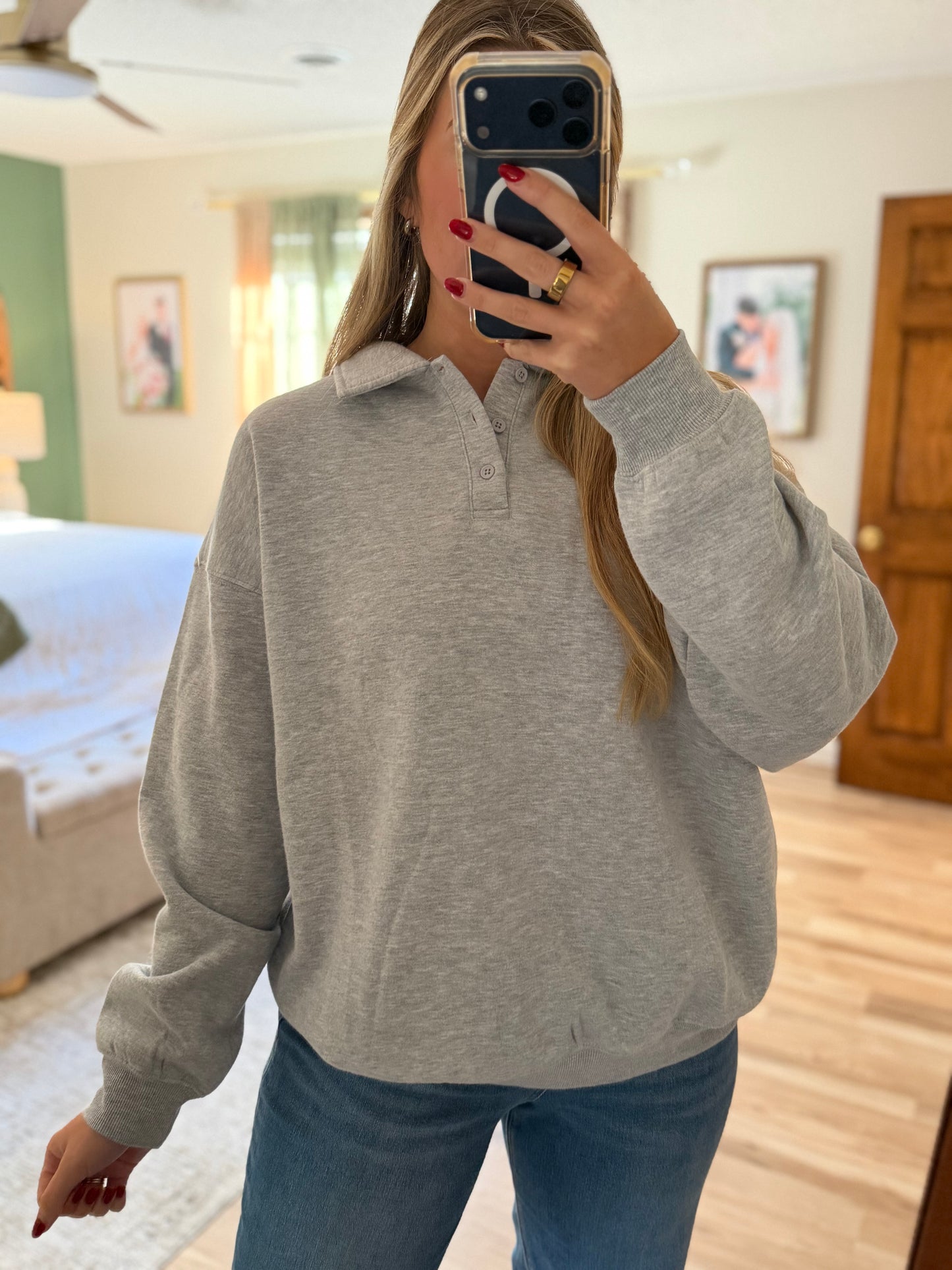 GRAY COLLAR CREWNECK
